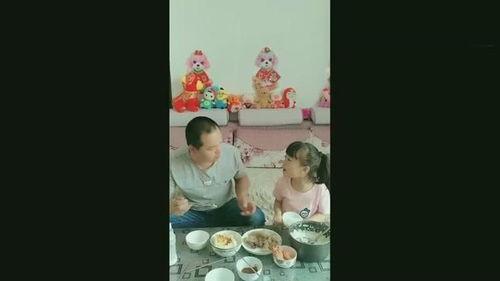 和女儿吃饭搞笑视频