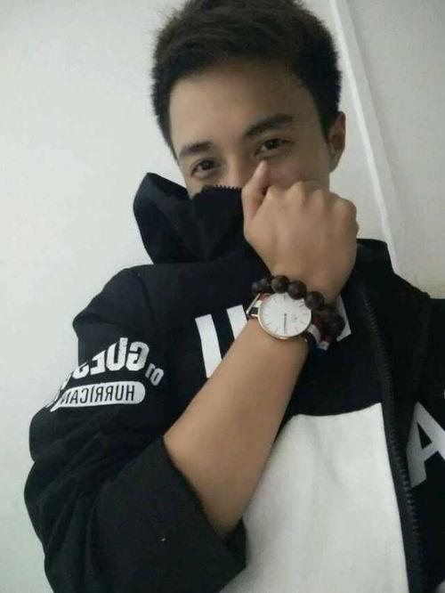 2020帅哥生活照,生活照中的魅力瞬间