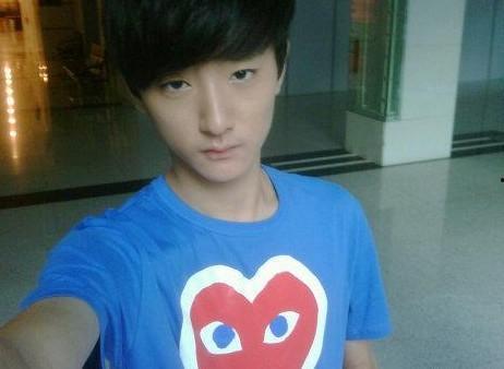 2020帅哥生活照,生活照中的魅力瞬间