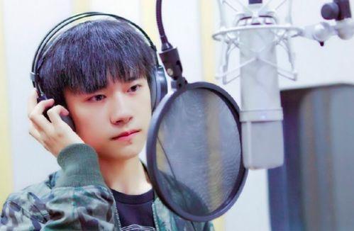 易烊千玺个人资料介绍,多才多艺的青春偶像，全面发展的未来之星