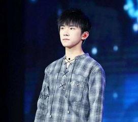 易烊千玺个人资料介绍,多才多艺的青春偶像，全面发展的未来之星