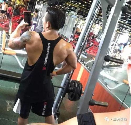 健身一年后的照片对比,见证自我重塑的奇迹